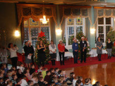Kids decorating trees with Lieutenant Governor Austin Government House, holiday season, schools