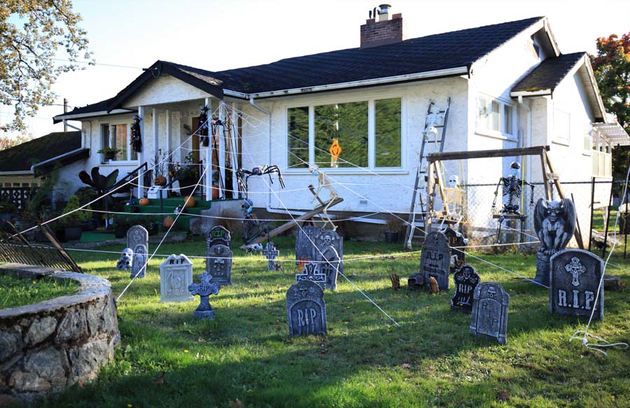 decorated house, Halloween, View Royal