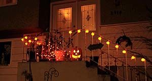 Oct 30 COVID: 272 new cases, do Halloween safely Halloween, decorated house, jackolanterns