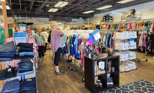 win resale shop, shoppers, retail, colwood
