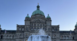 Snow flurries coming after cold weekend fountain, bc legislature, winter