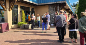 Strong turnout on first day of federal advance voting lineup, advance voting place, Langford