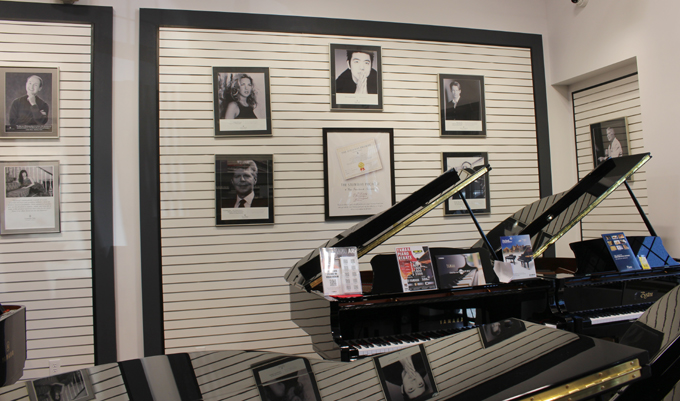 pianos, celebrity photos, Tom Lee Music