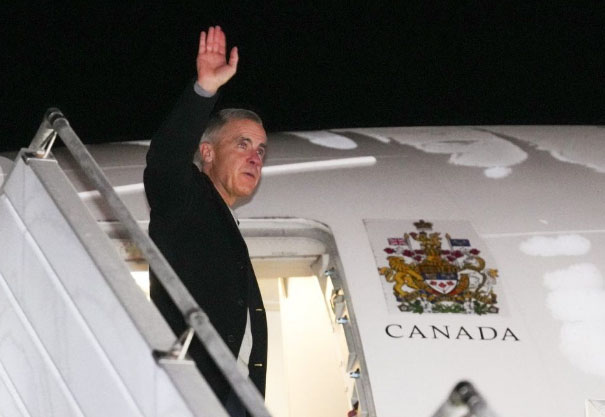 MarkCarney-Airplane-Nov1825 prime minister carney, boarding airplane