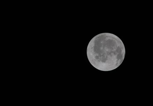 approaching the moon, artemis II