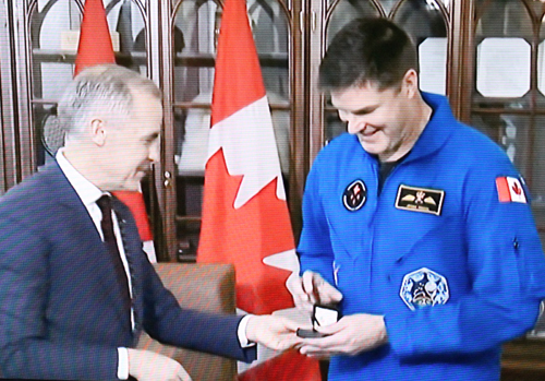 Jeremy Hansen, Mark Carney, silver coin